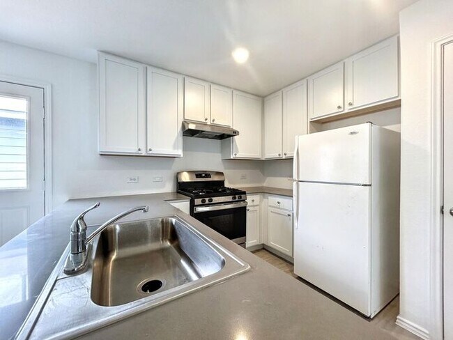 Building Photo - 3-Bedroom Home in a Quiet Neighborhood / P...