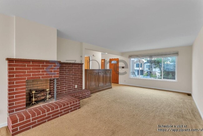 Building Photo - 280 Prague St