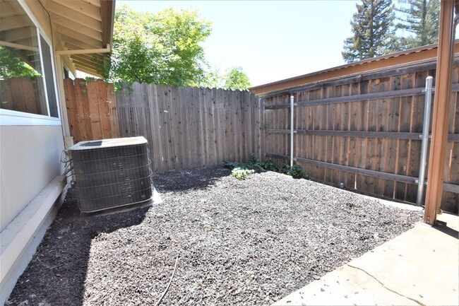 Building Photo - 5030 Greenberry Dr