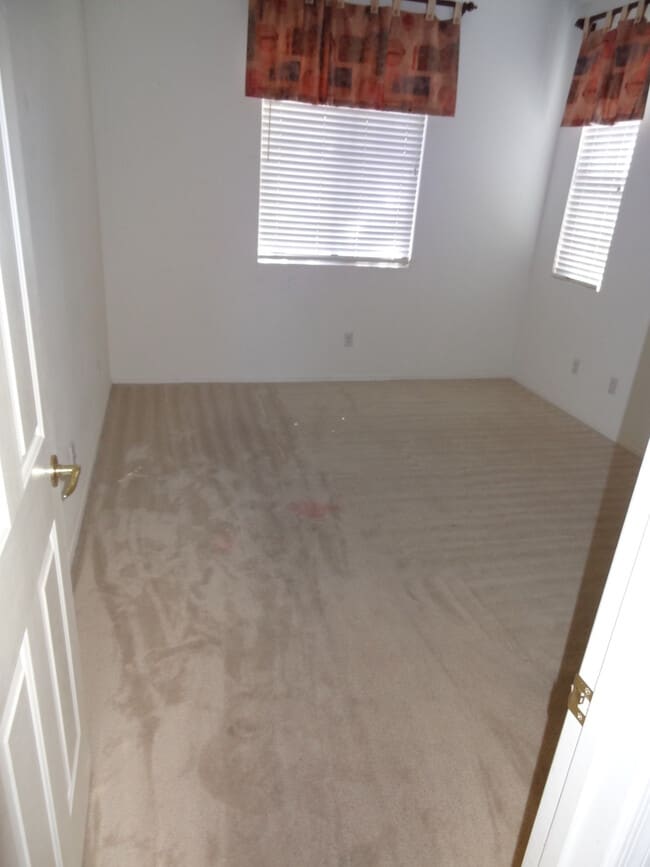 Building Photo - 3 Bedrooms, 2 Bathroom single story home i...
