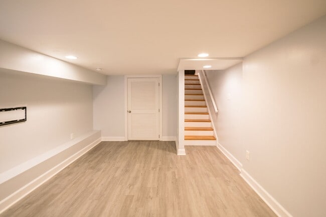 Building Photo - Contemporary Three Bedroom Home in Point Breeze