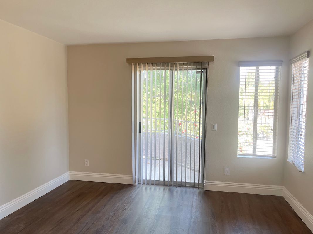 Building Photo - 2400 Del Mar Way