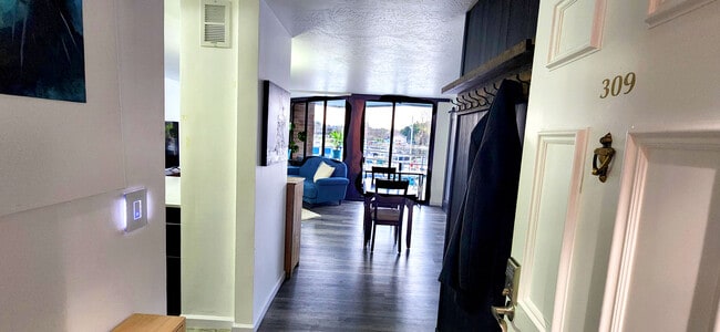 Building Photo - 9500 Rainier Ave S