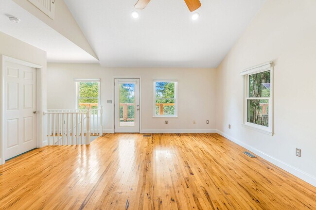 Building Photo - Asheville Rental!