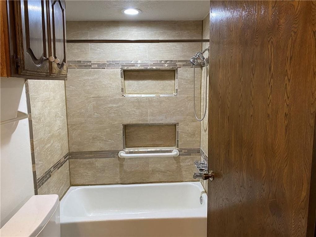Shower - 2111 NW 117th St
