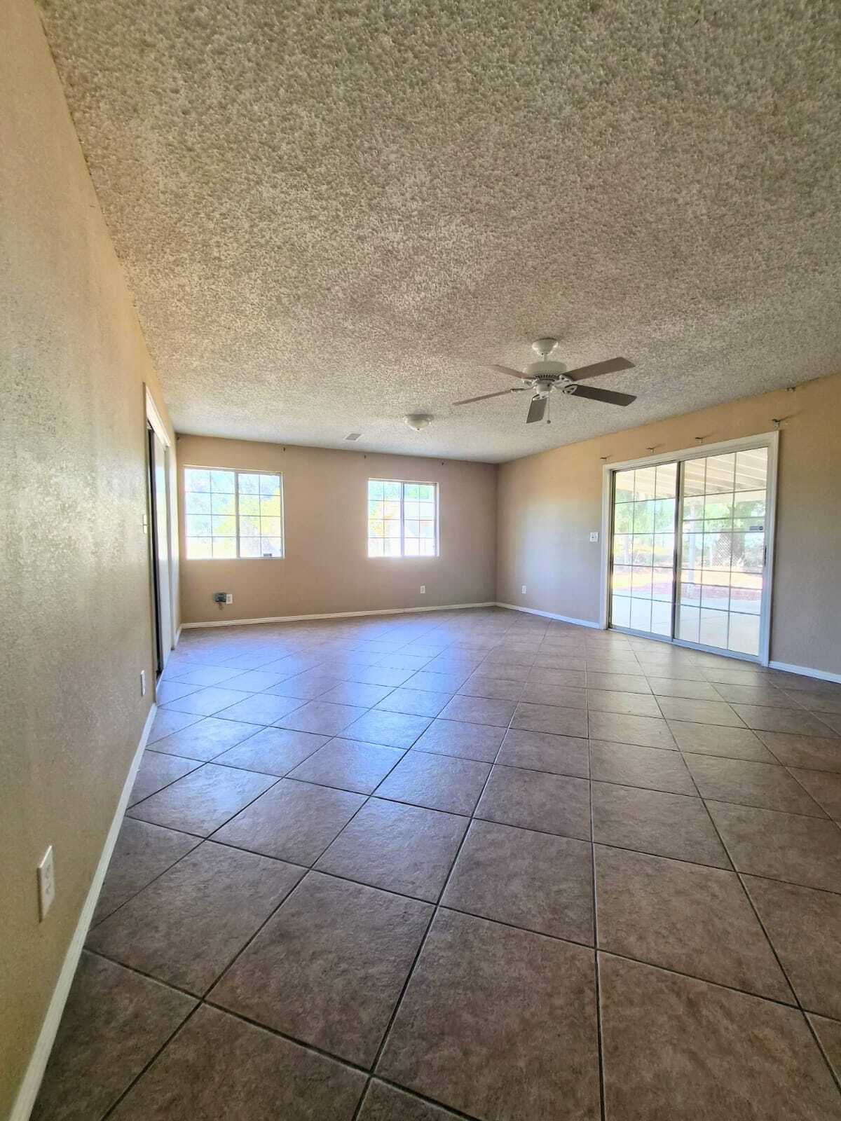 Building Photo - 8834 Palmetto Ave