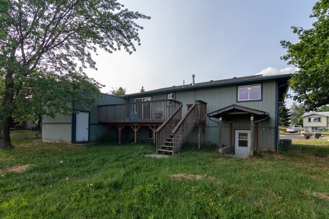 Building Photo - 1309 Pineview St