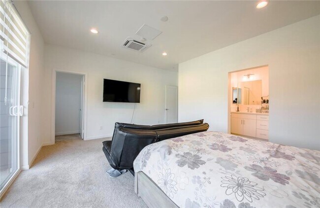 Building Photo - 430 W Central Ave