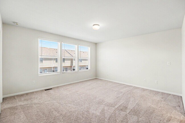 Building Photo - 27902 Hopkins Dr
