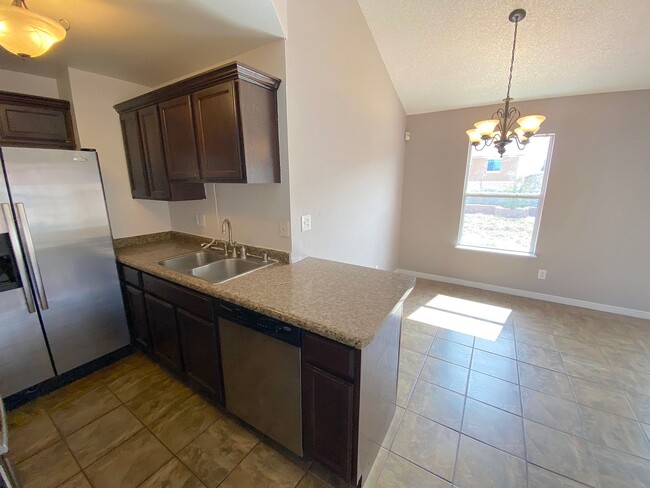 Building Photo - East El Paso 3 bed 2 bath