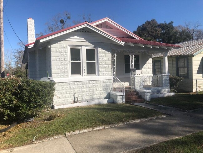 Building Photo - 1355 Grothe St