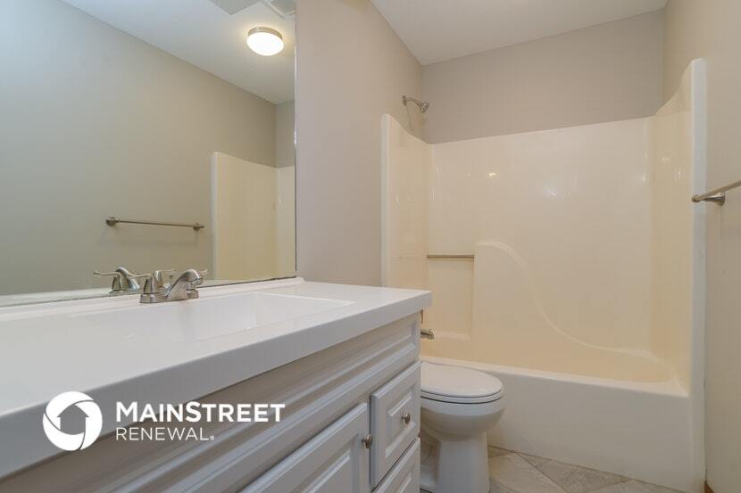 Building Photo - 905 NW Delwood Dr