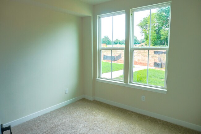 Building Photo - 12825 Red Clover Wy