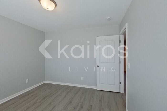 Building Photo - 102 Colonial Wy