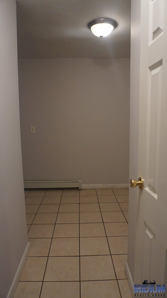 Building Photo - 48 Carteret St