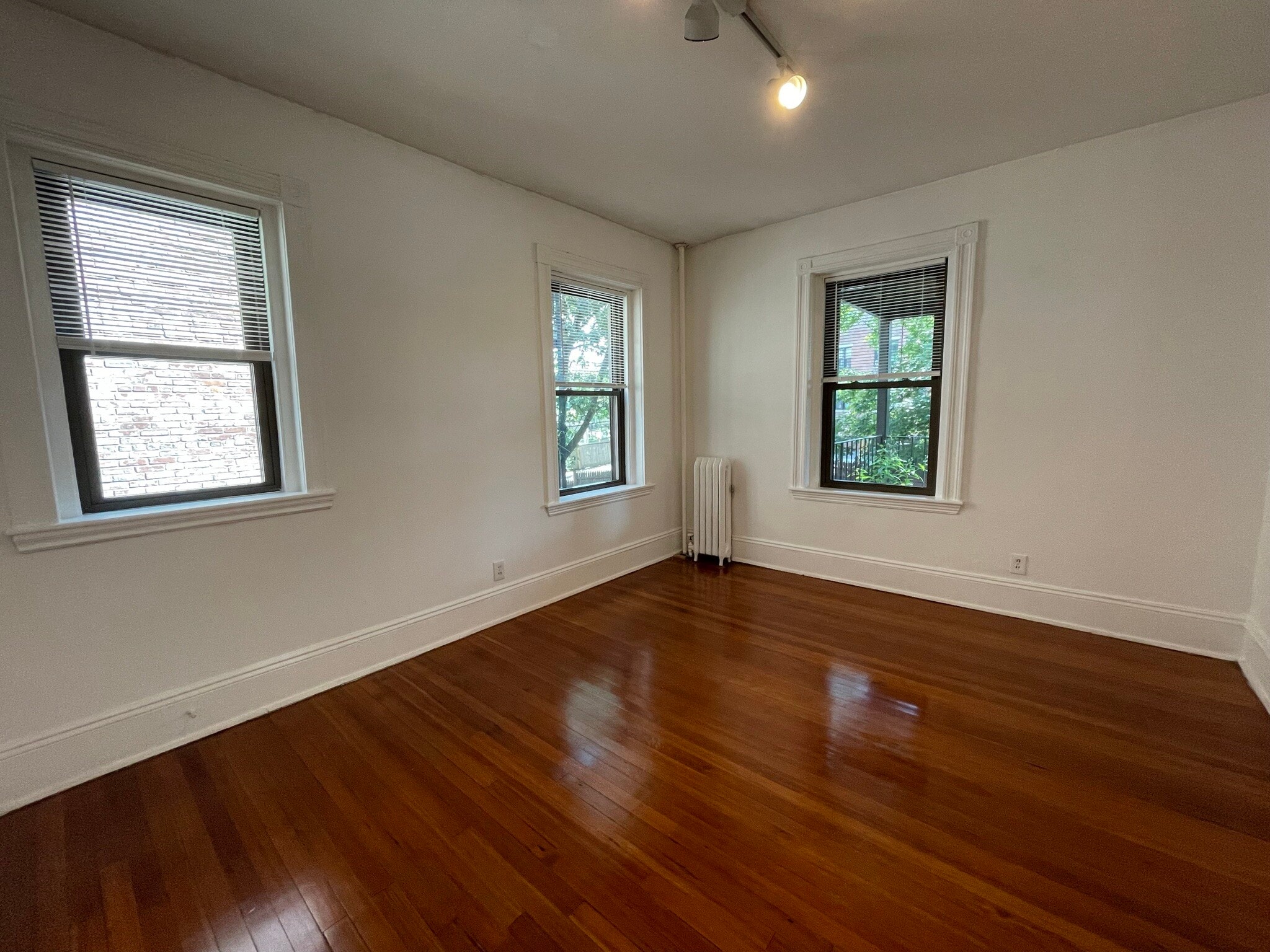 Building Photo - 1870 Commonwealth Ave