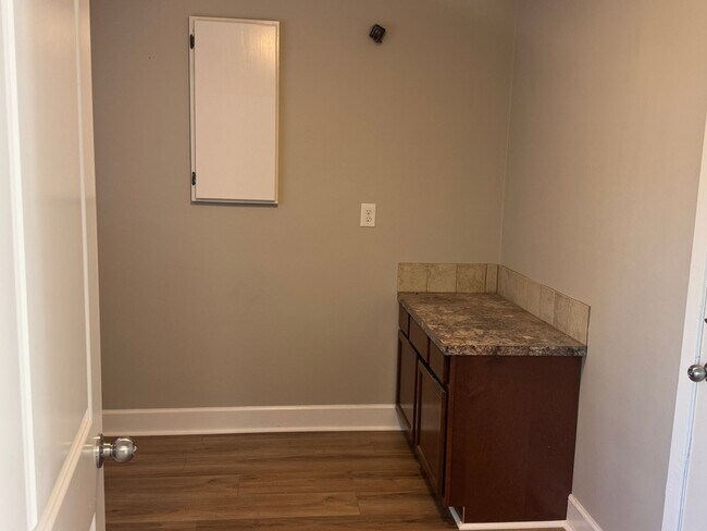 Building Photo - 3 Bedroom home