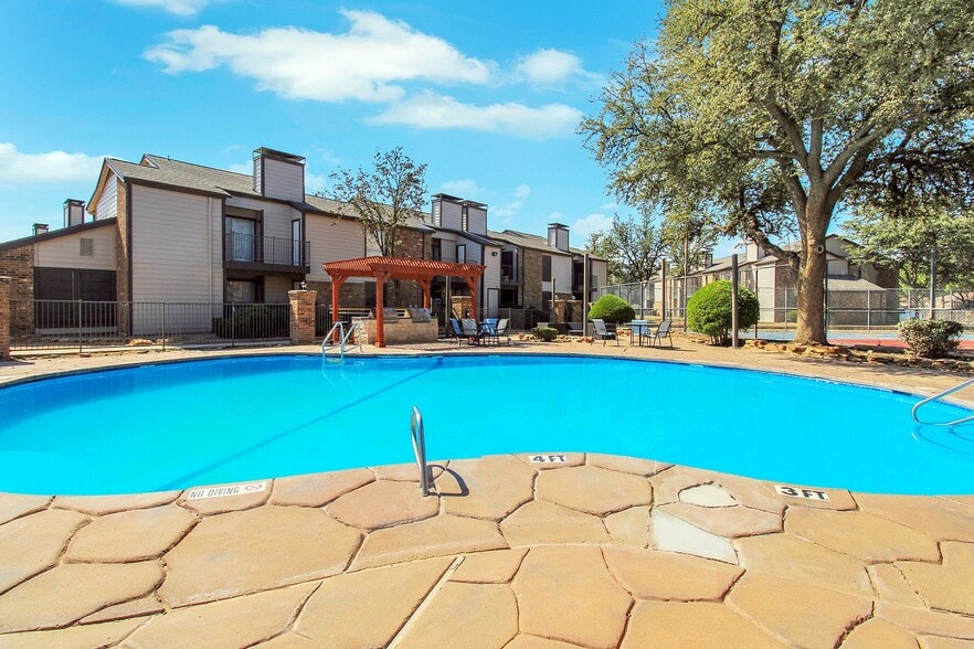 Building Photo - Advenir at The Meadows