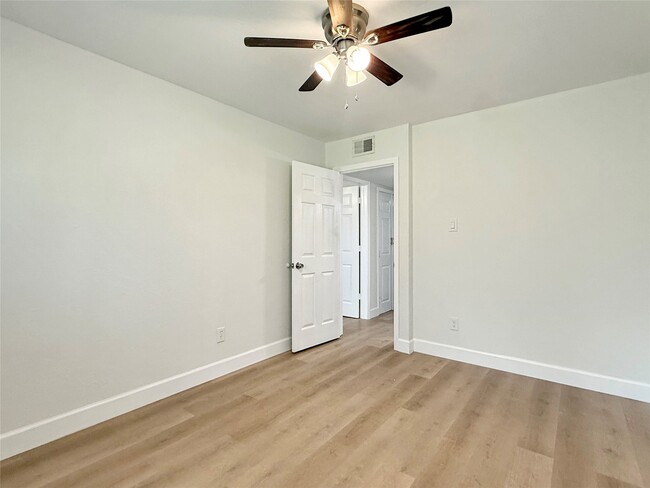 Building Photo - 1016 E Walker St