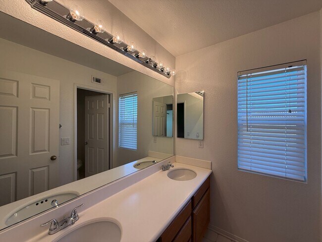 Building Photo - 43439 Bale Ct