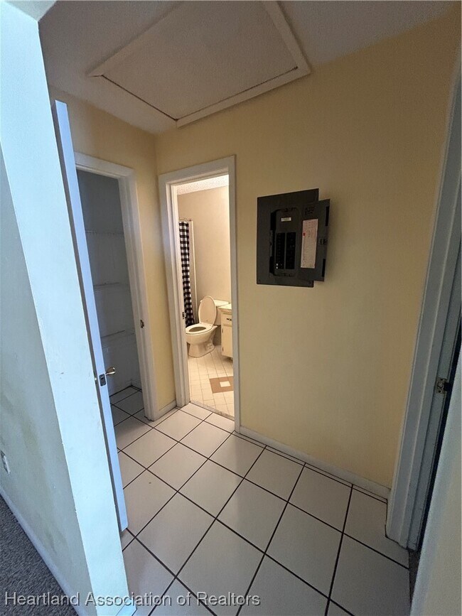 Building Photo - 137 Blue Moon Ave