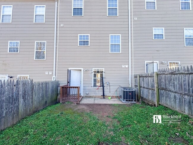 Building Photo - 5030 B St SE