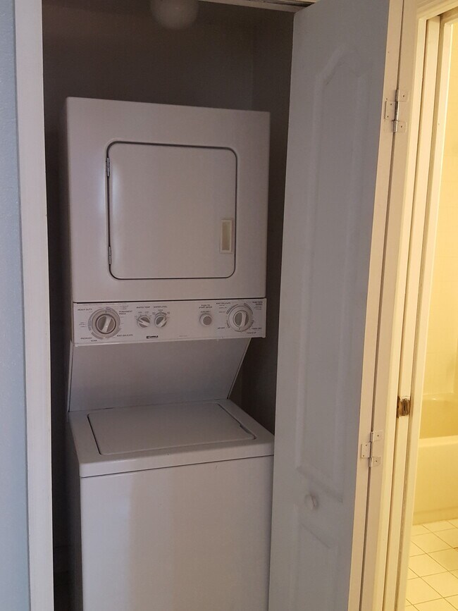 Building Photo - 1663 SE 27th Dr