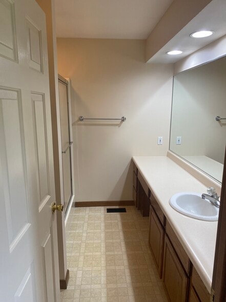 Building Photo - 2925 E Buckskin Dr