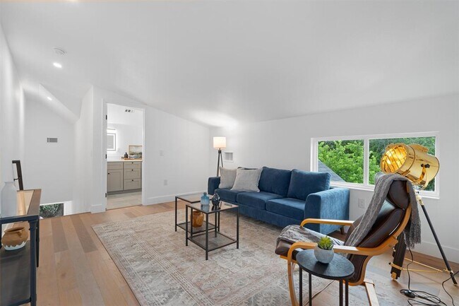 Building Photo - 1208 W Oltorf St