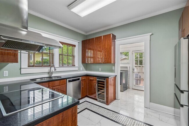 Building Photo - 1107 W Horatio St