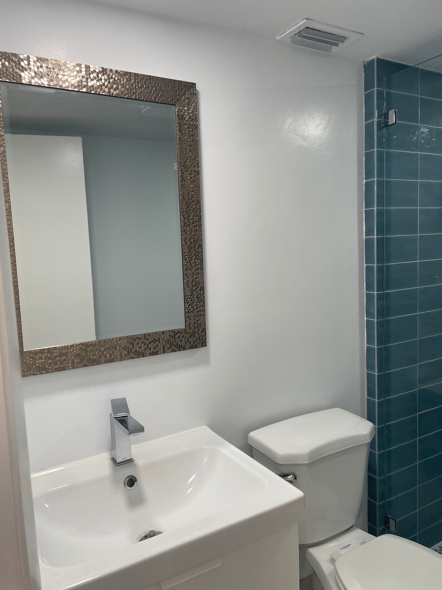 Building Photo - 3878 Victoria Dr