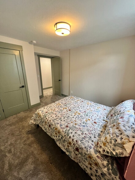 Building Photo - 420 W 18th St