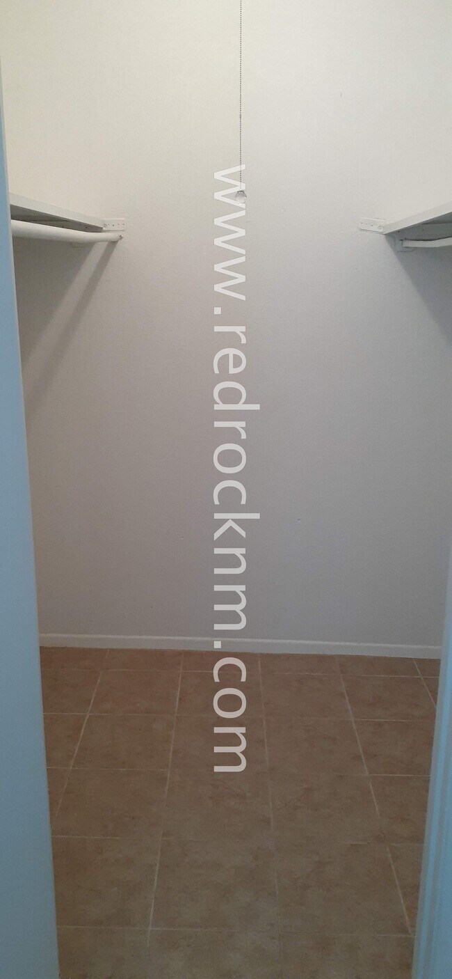 Building Photo - 2800 Cerrillos Rd