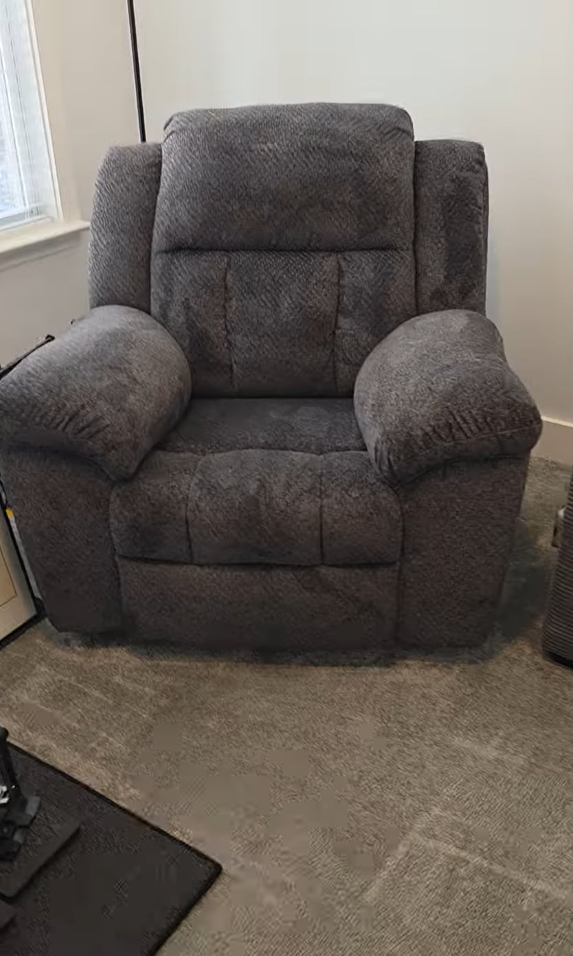 comfy recliner - 27 Booth St