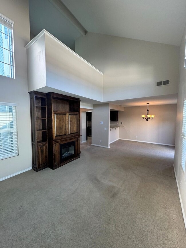 Building Photo - Townhome-Style 2BR/2.5BA + Loft | East Ventura (Beacon Court Community)
