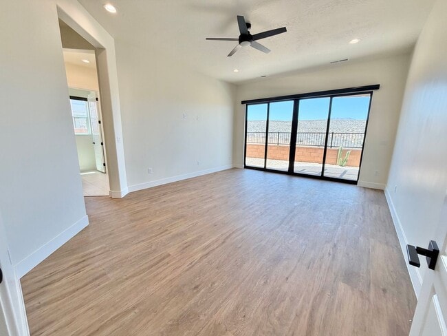 Building Photo - Beautiful Single-Level Home with Trail Access & Stunning Views!!! Pet Friendly!