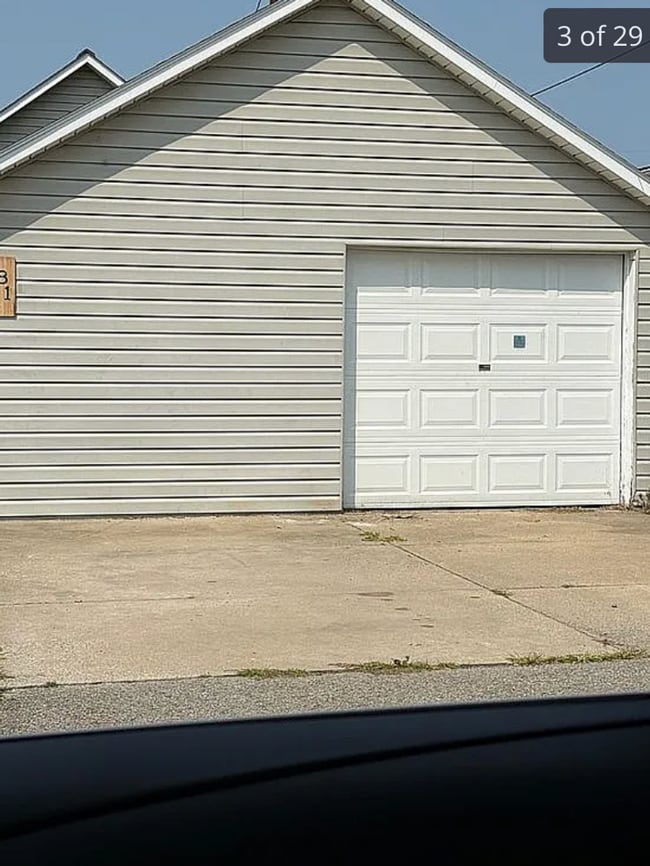 Building Photo - 3 Bed 1.5 Bath- Aliquippa PA