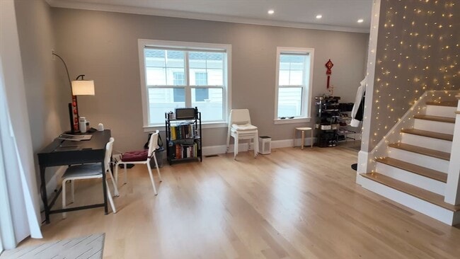 Building Photo - 33 Hovey St