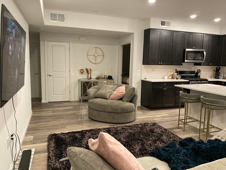 Building Photo - 1470 Nightshade Rd