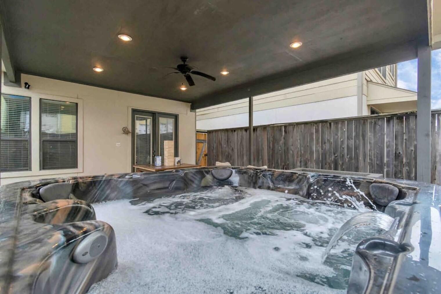 Building Photo - 2521 St Emanuel St