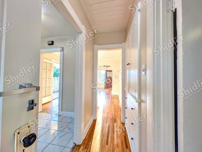 Building Photo - Upgraded Bungalow with Garage