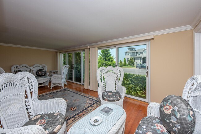 Building Photo - 3201 Bayland Dr