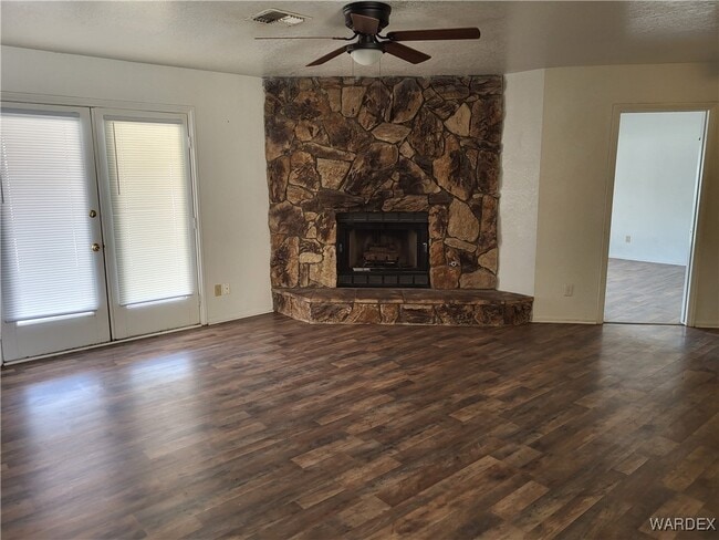 Building Photo - 2864 Country Club Dr