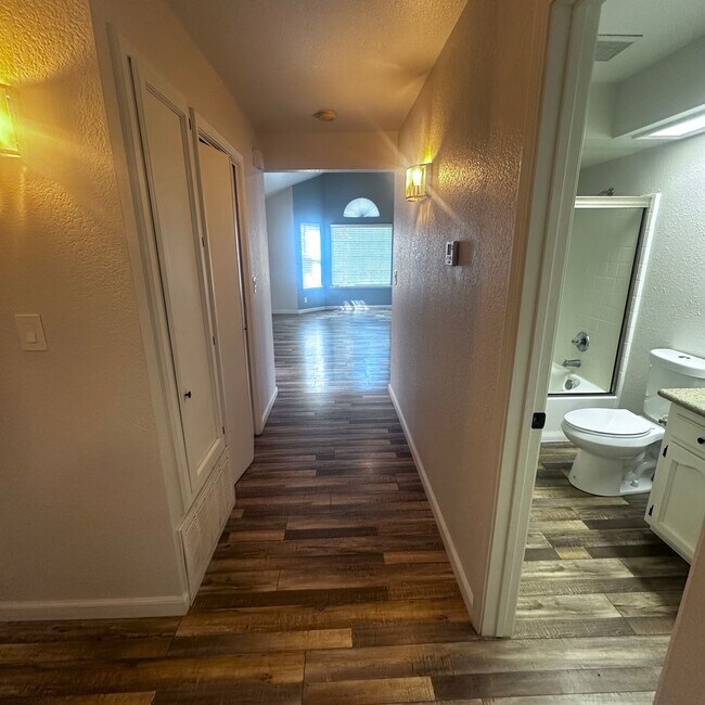 Building Photo - Must See!! Gorgeous 2 Bedroom, 2 Bathroom ...