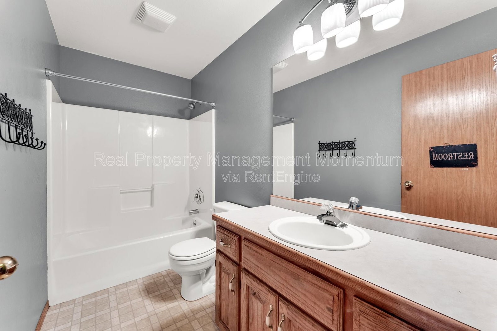 Building Photo - 1111 W Poplar St