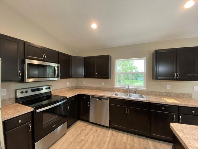 Building Photo - 745 Marion Oaks Manor