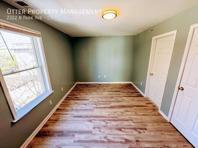 Building Photo - 2322 N Park Ave