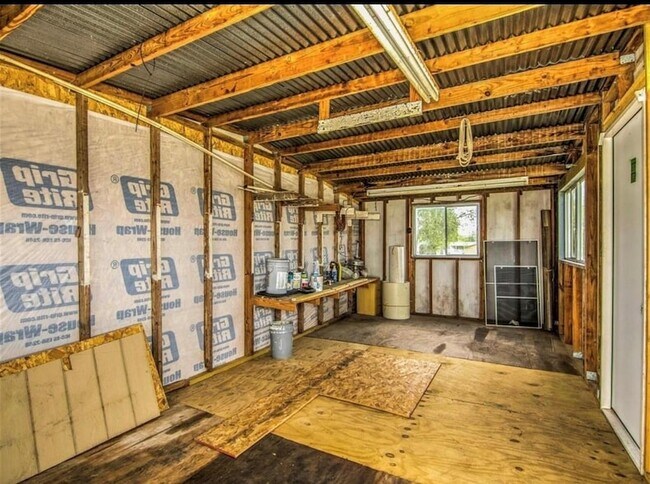 Building Photo - 1228 TX-73