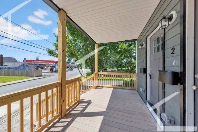 Building Photo - Huge 5 bed in Medford