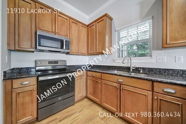 Building Photo - 11910 Lacroix St